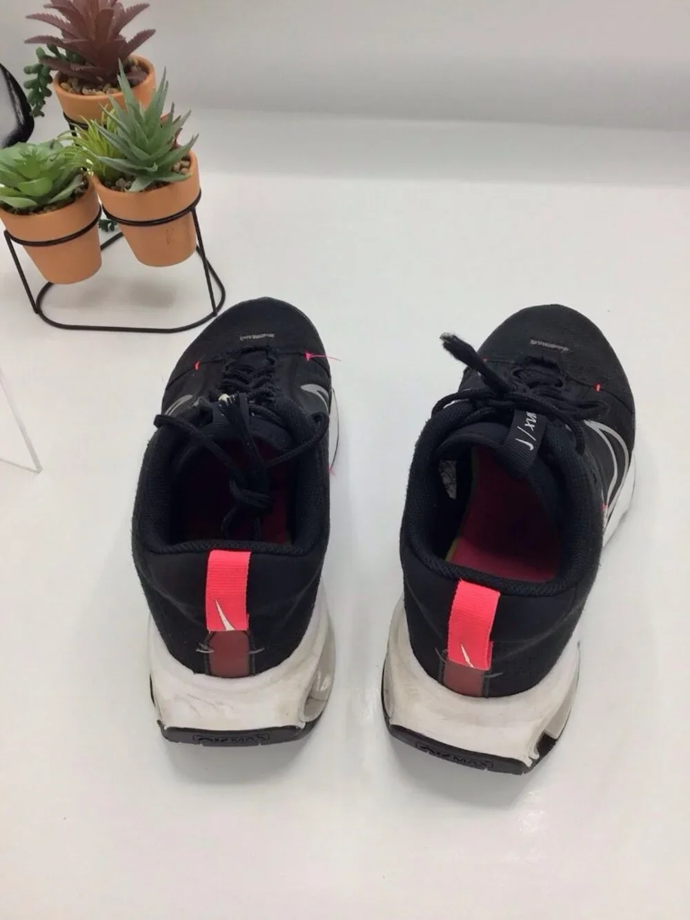 Nike Air Max INTRLK Womens Size 9 Black White Silver Hyper Pink DQ2904-004